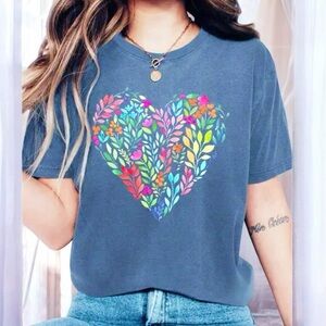 Comfort Colors Blue Heart Shaped Floral Print Cotton T-Shirt Women’s M Blue